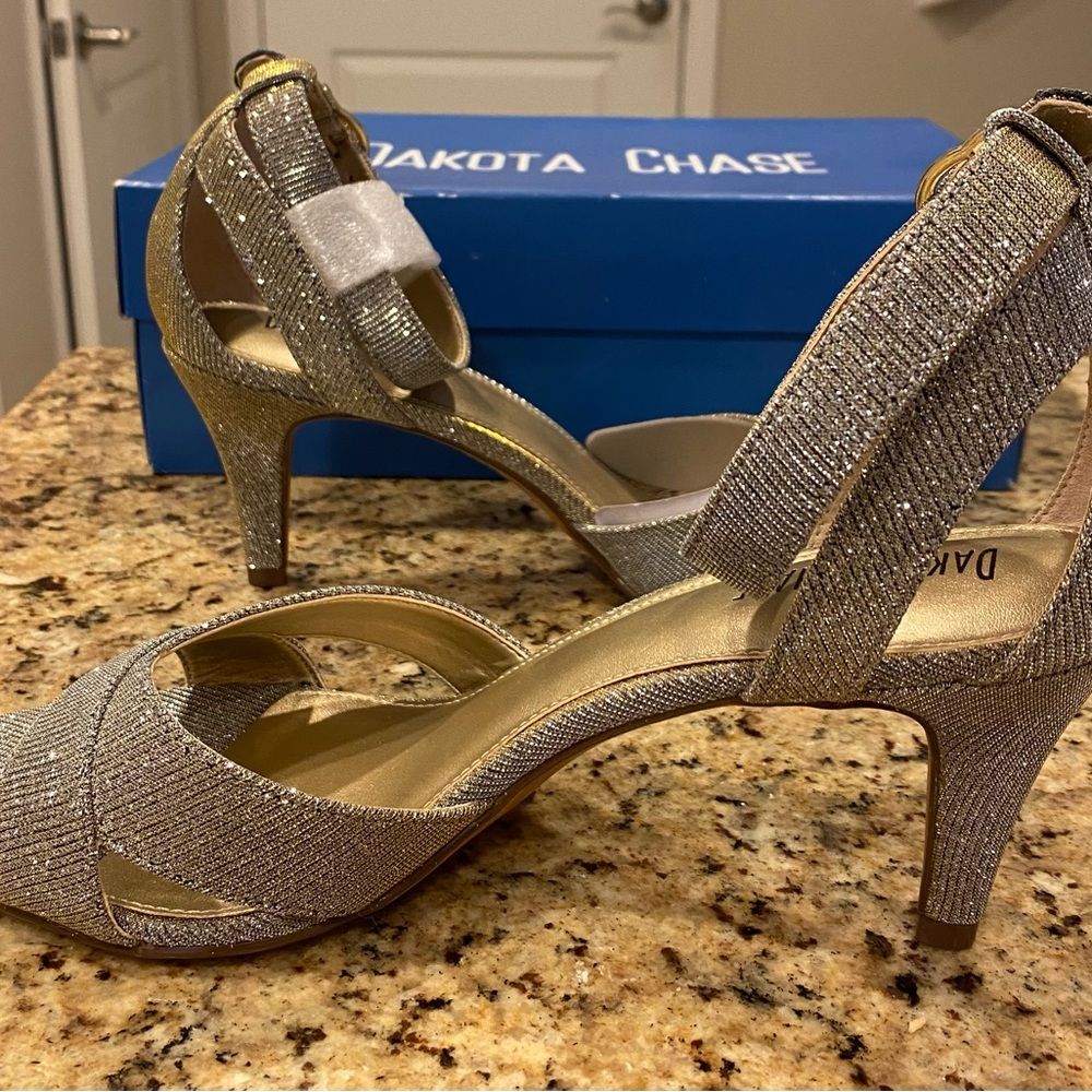 NWT shoes 8.5 sparkly silver/gold